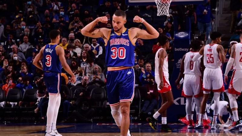 Stephen Curry 50 sayı 10 asistle double-double yaptı; tarihe geçti!