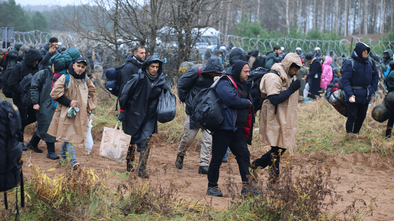 Polonya Belarus sınırındaki göçmen krizinde müzakere kararı alındı