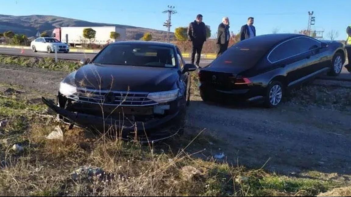 Meral Akşener'in konvoyunda kaza