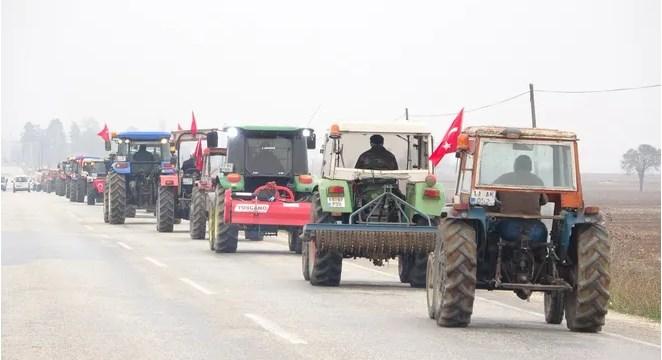 Traktörleriyle eylem yapan çiftçiler ÇED toplantısına engel oldu