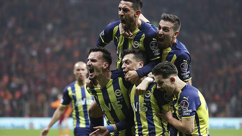 Fenerbahçe'de kara bulutlar, Galatasaray galibiyetiyle dağıldı