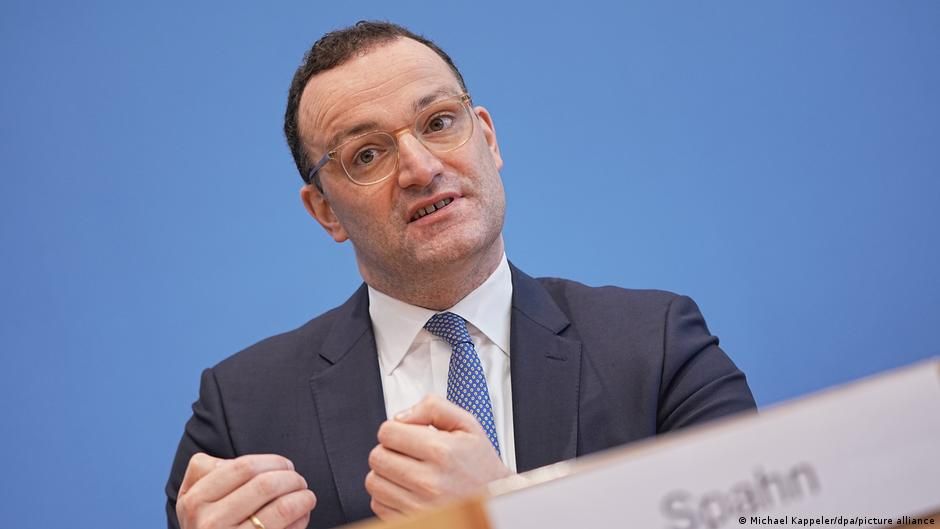 Spahn: Yıl sonuna kadar herkes ya aşılanacak ya iyileşecek ya da ölecek