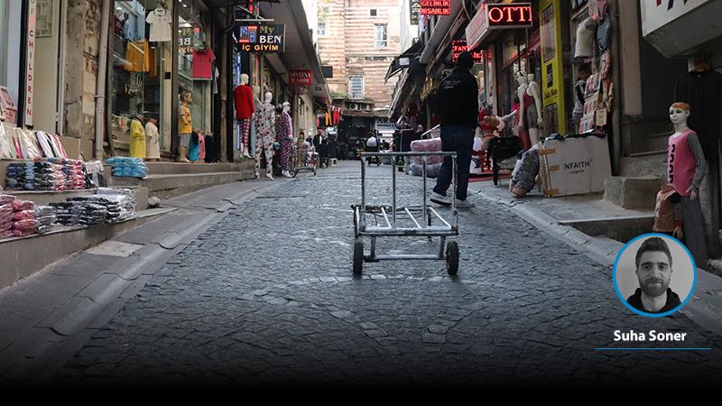 Türk Lirası eriyor, vatandaşın alım gücü günden güne düşüyor; belirsizlikten şikâyetçi esnaf ve tüccar gelişmeleri değerlendirdi: Kimse mutlu değil, zarar etmezsek seviniyoruz