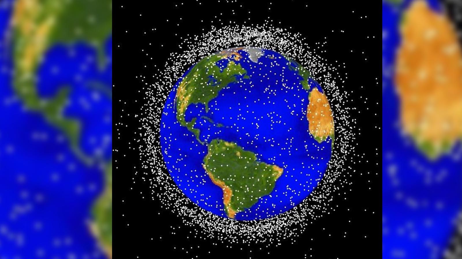 NASA, uzay enkazı tehlikesi sebebiyle uzay yürüyüşünü erteledi