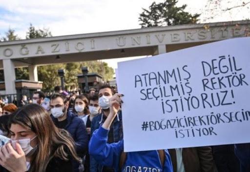 Marmara ve Boğaziçi Üniversitesi öğrencilerinden ortak açıklama: Kayyımların iki dudağı arasından çıkan sözlerle, kimseye haber vermeden imzalanan anlaşmalarla, oradan oraya taşınmayacağız