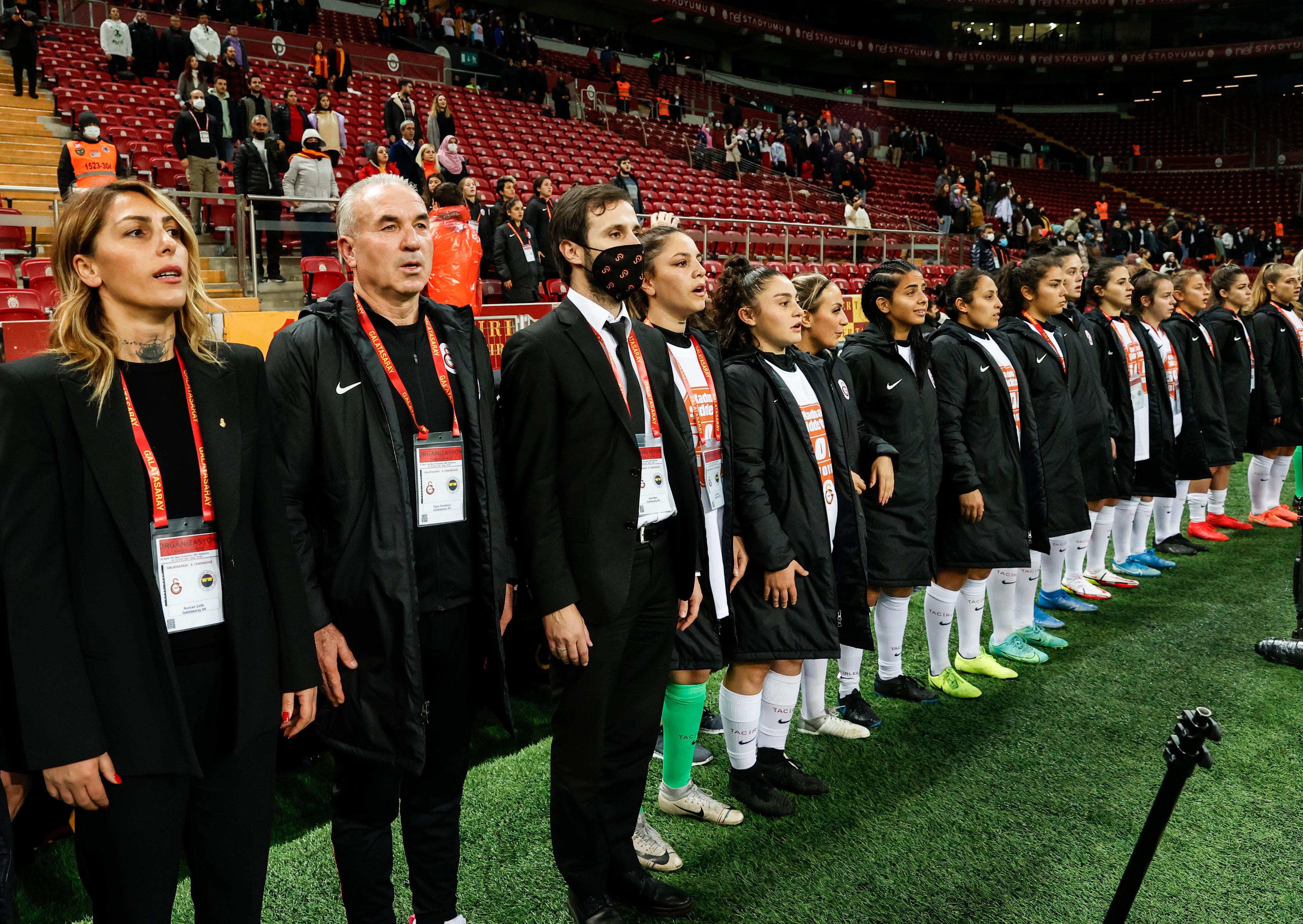 Tarihi Galatasaray-Fenerbahçe derbisinden kareler