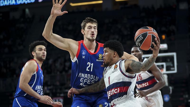 Anadolu Efes, Maccabi deplasmanında