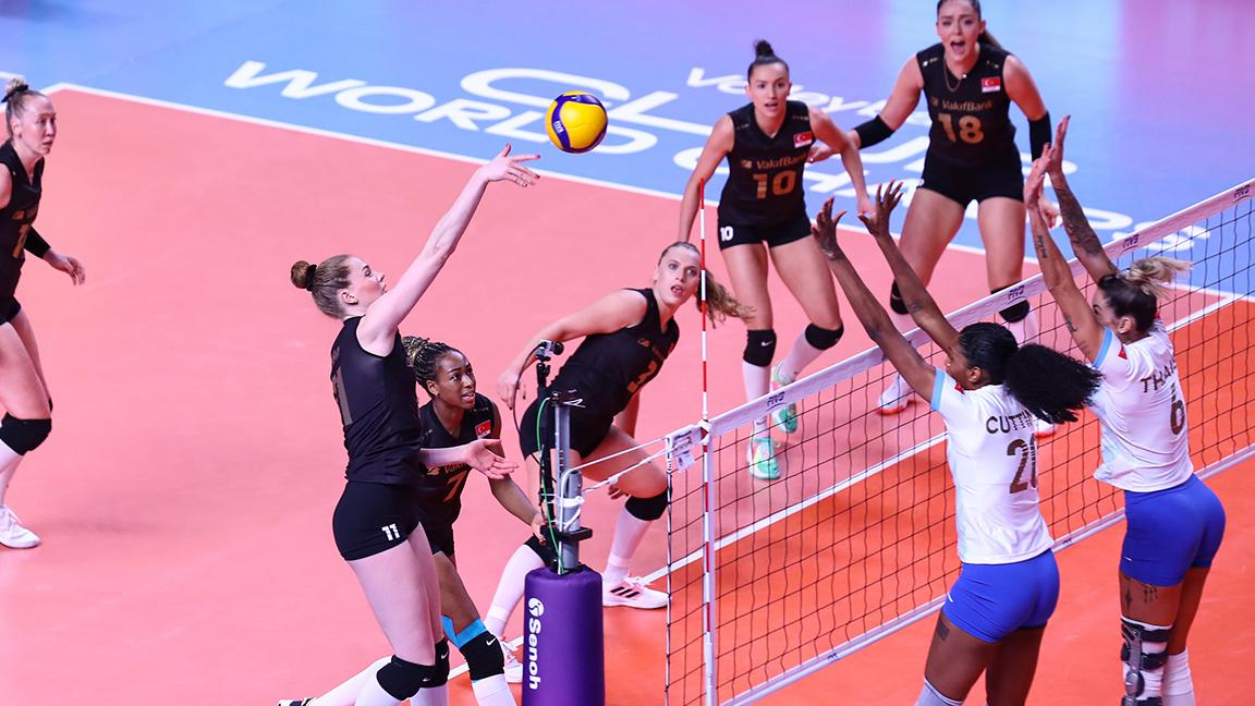 Dünya Kulüpler Şampiyonası'nda VakıfBank lider olarak yarı finalde