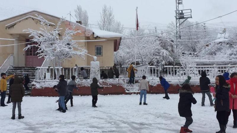 Birçok il ve ilçede eğitime kar engeli