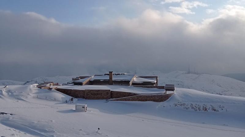 Buz tutan Nemrut Dağı ziyarete kapatıldı 