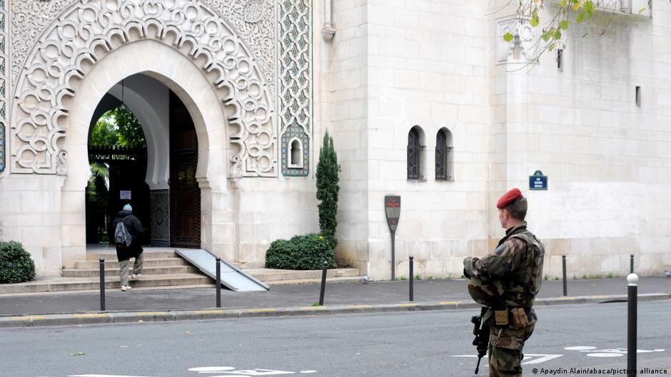 Fransa'da kapatılan cami sayısı 22'ye yükseldi