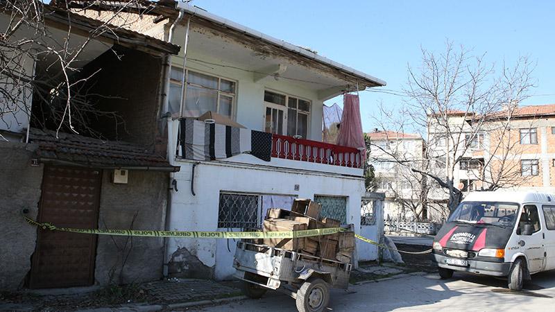 17 yaşındaki çocuk tartıştığı annesini bıçaklayarak öldürdü