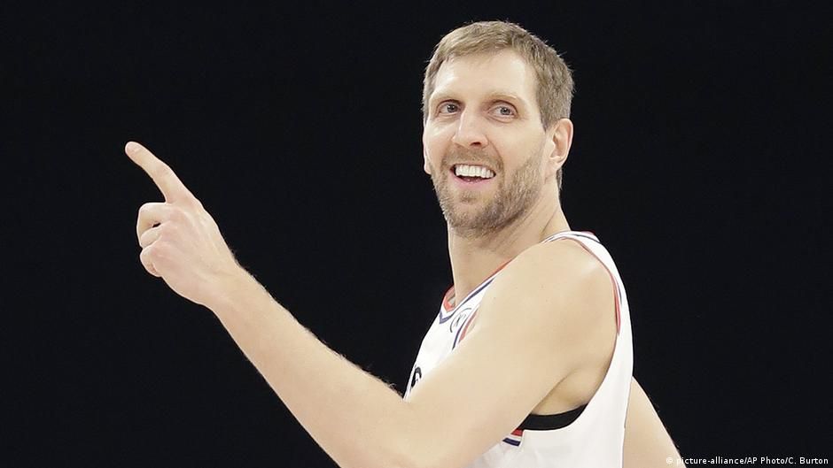 Nowitzki’nin forması Dallas’ta tavana asıldı