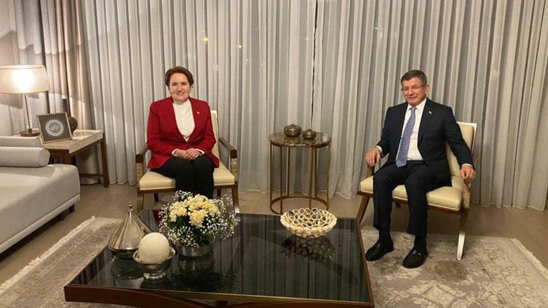 Akşener, Davutoğlu'nu evinde ziyaret etti