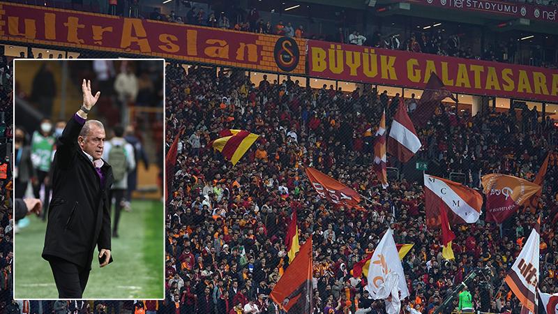 Galatasaray taraftarından protesto: Söylesene Fatih Hoca takım niye oynamıyor?