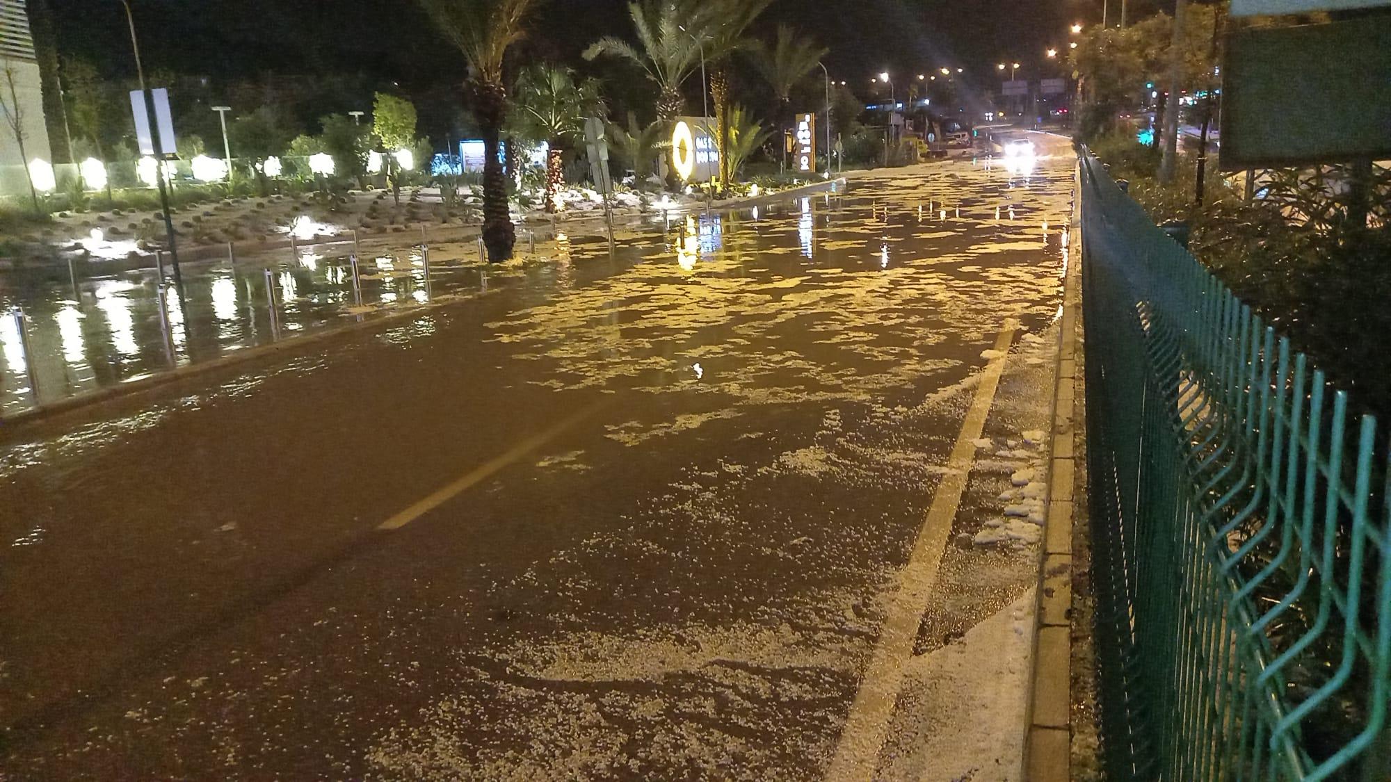 Bodrum'da sağanak yağış; çok sayıda ev ve işyeri sular altında kaldı 