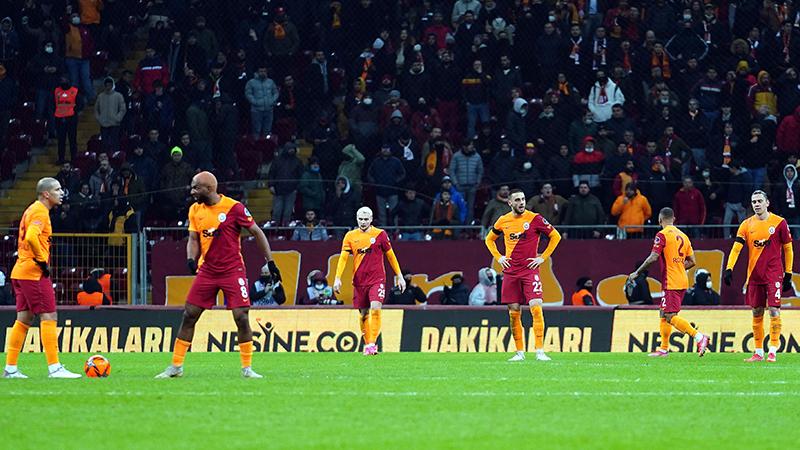 Galatasaray sonunu getiremiyor!