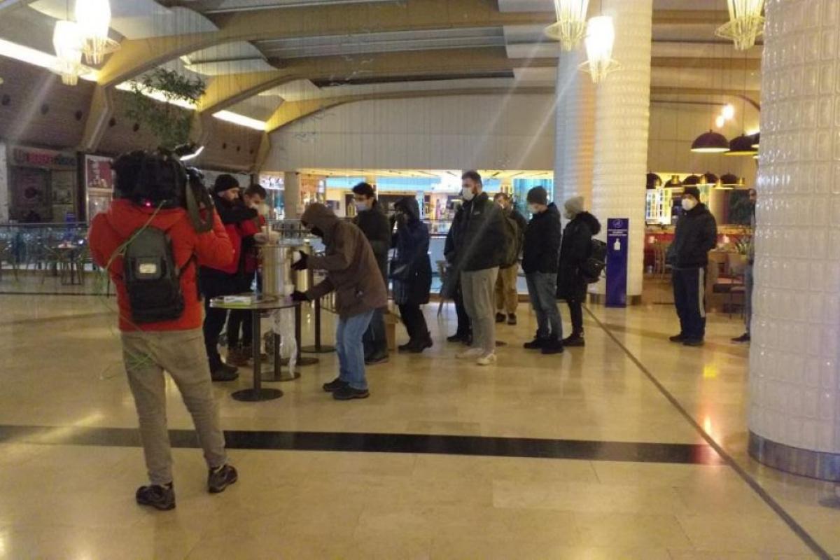 İstanbul'da kar engeli nedeniyle 3 bin kişi AVM'de sabahladı