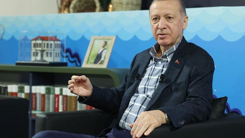 "Telefon numaranızı hiç değiştirdiniz mi?" sorusuna Erdoğan'dan yanıt: İşletenlerin sayısı artıkça mecburen numarayı değiştiriyoruz