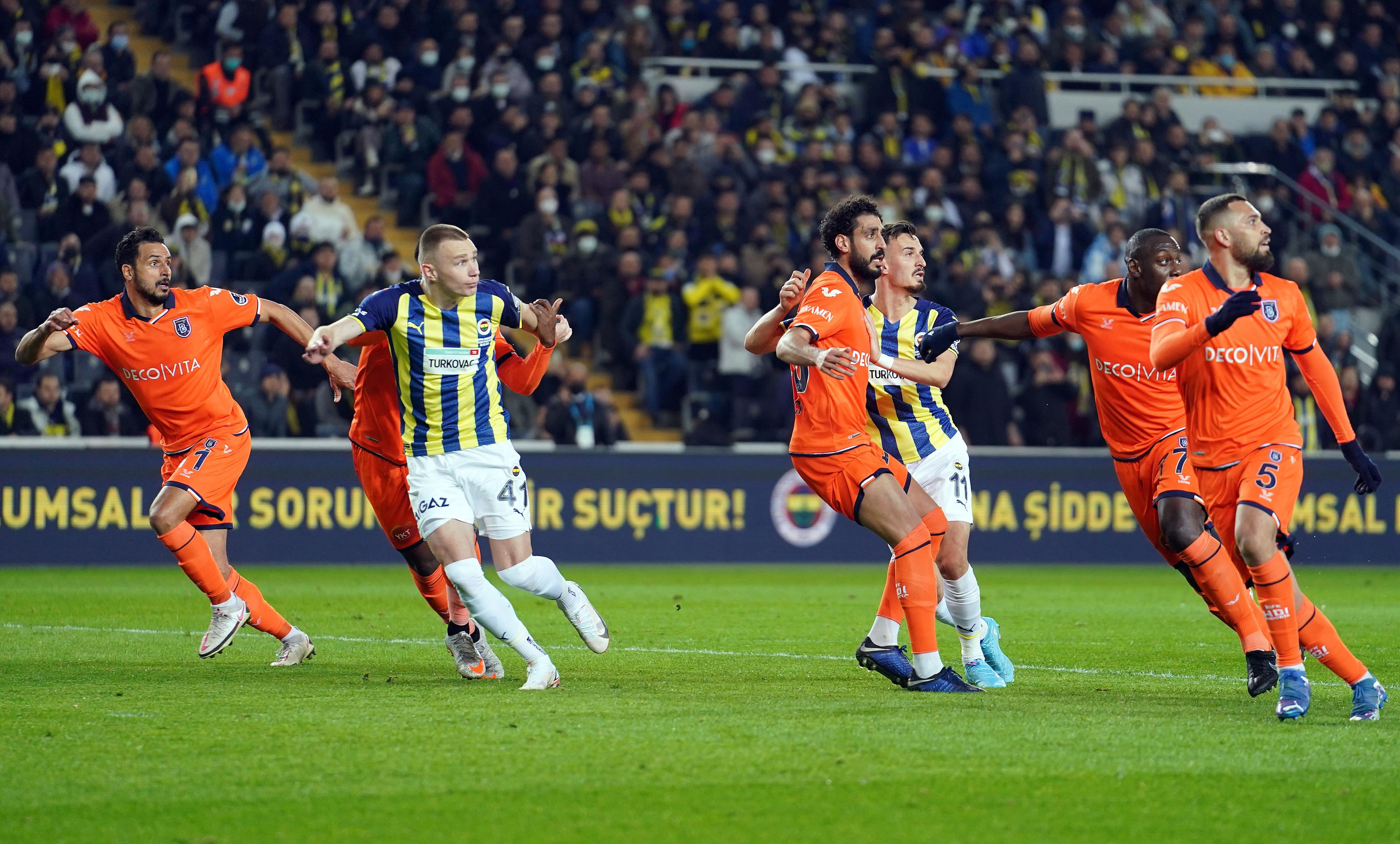 Fenerbahçe-Başakşehir maçından kareler