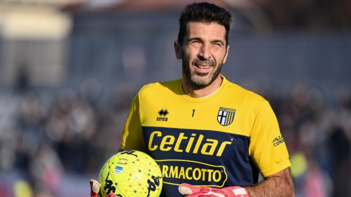 44 yaşındaki Gianluigi Buffon, futbol tarihine geçti 