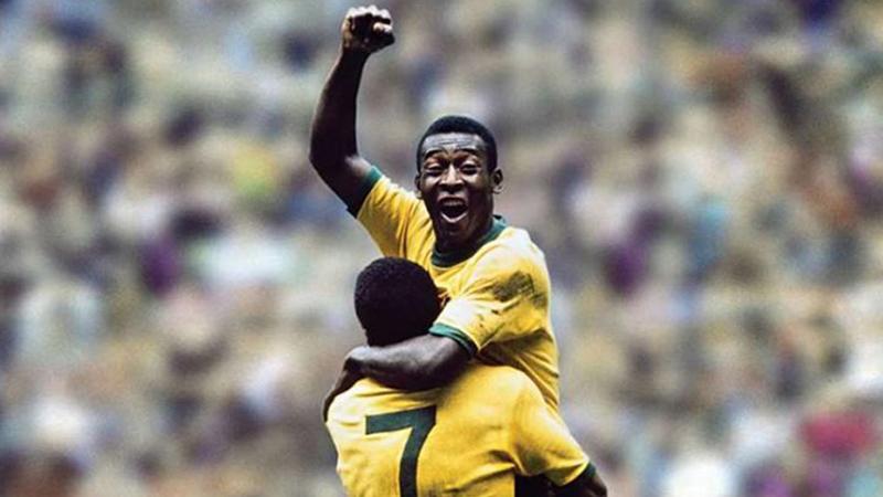 Pele'nin futbolcu kartı rekor fiyata satıldı