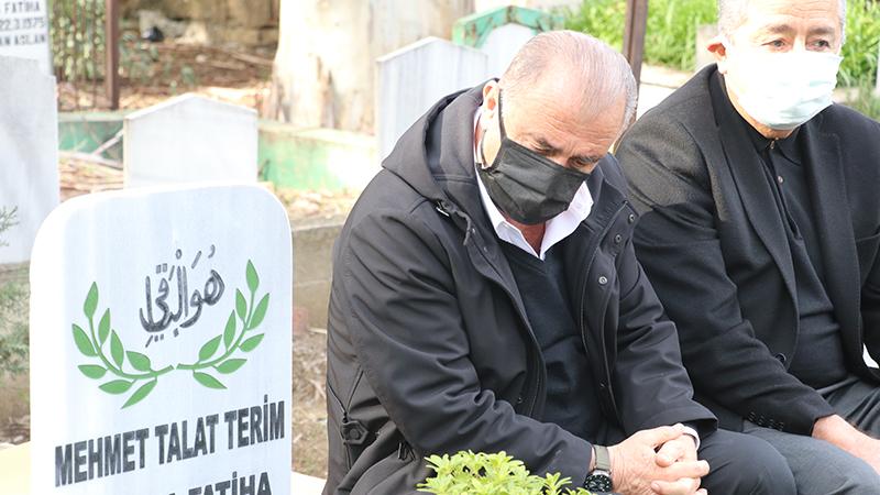 Fatih Terim, ölüm yıl dönümünde babasının mezarını ziyaret etti