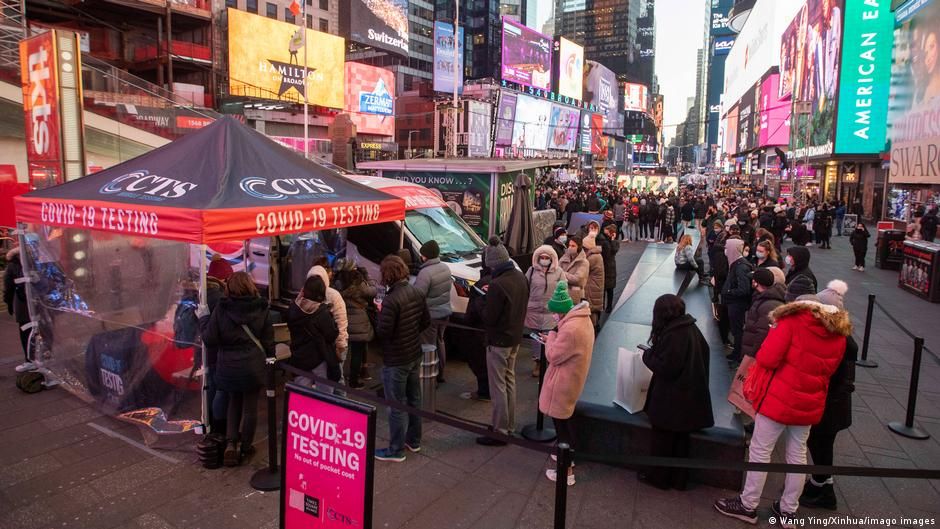 New York kapalı mekanlarda maske zorunluluğunu kaldırıyor