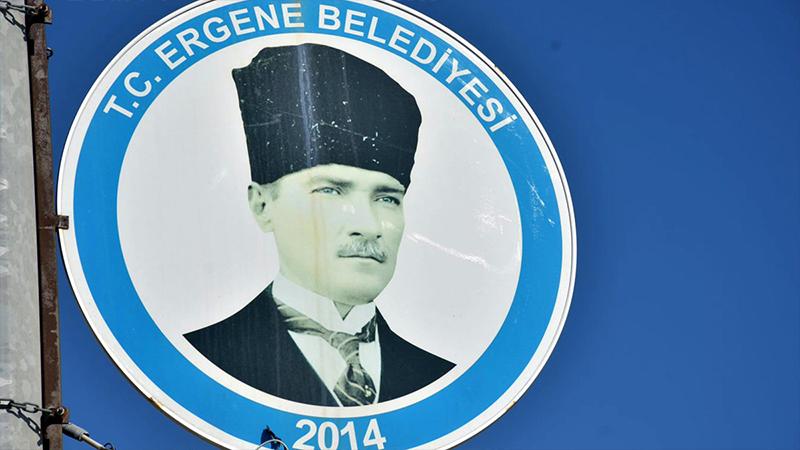 Atatürk resimli belediye tabelalarını kıran şüpheli gözaltına alıntı