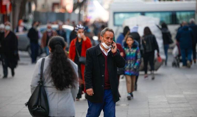 Bilim Kurulu üyesi Prof. Dr. Özlü: Kapalı alanlar riskli ama açık havada maske kullanmanın bir anlamı kalmadı