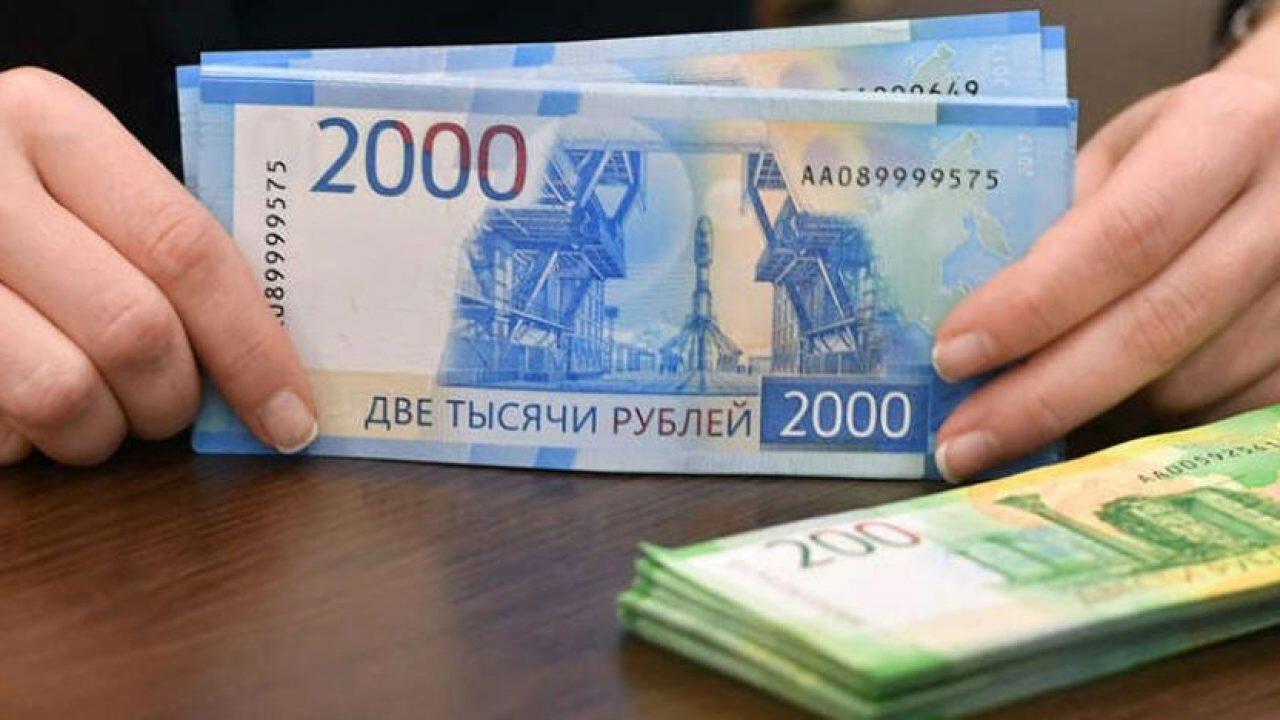 Ruble kayıplarını silerek savaş öncesindeki seviyesine döndü