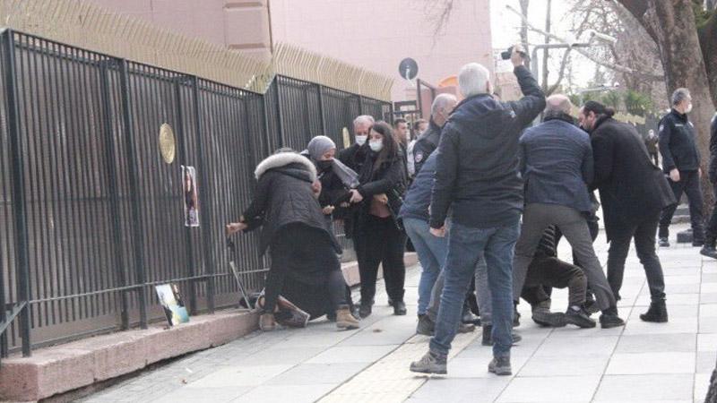 Adalet Bakanlığı önünde gözaltına alınan Gülistan Doku’nun ailesi serbest bırakıldı