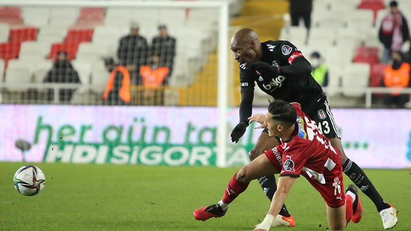 39 yaşındaki Atiba Hutchinson koşu mesafesinde zirvede