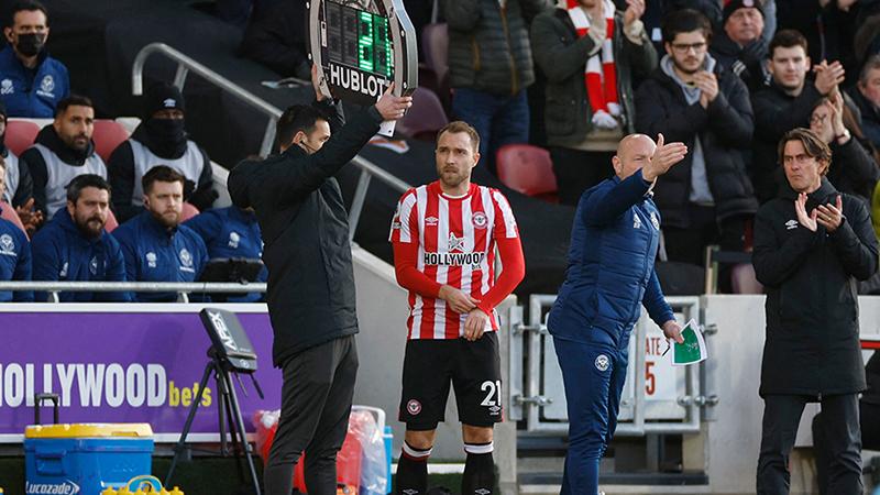 Eriksen, 8 ay sonra sahalara döndü