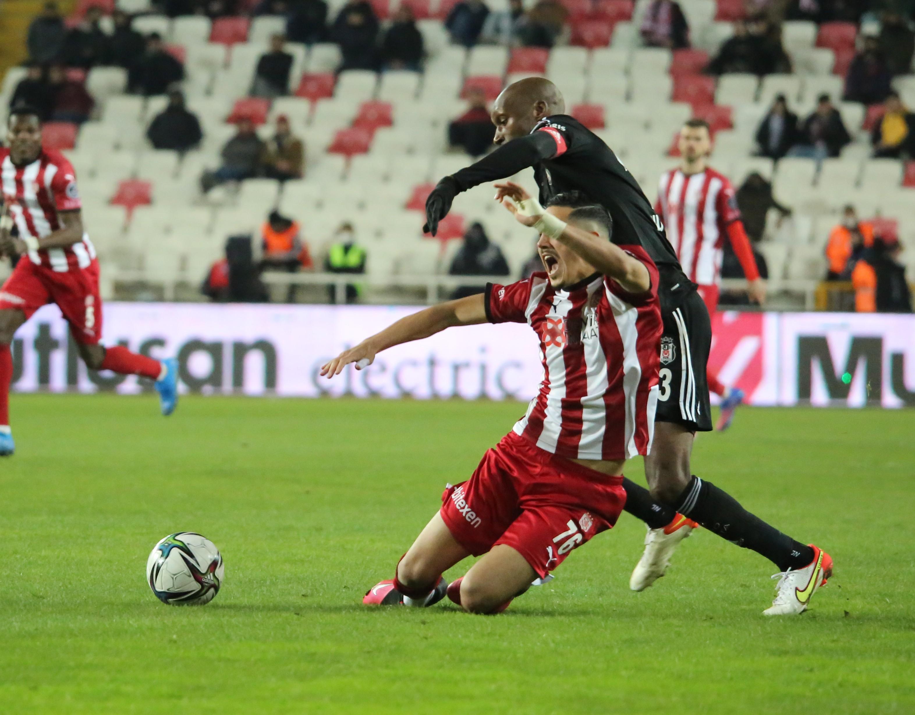 Sivasspor-Beşiktaş maçından kareler