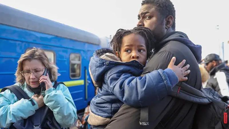 Ukrayna sınırını geçen Afrikalılar: Çok fazla ırkçılığa maruz kaldık; polis bize silah doğrulttu