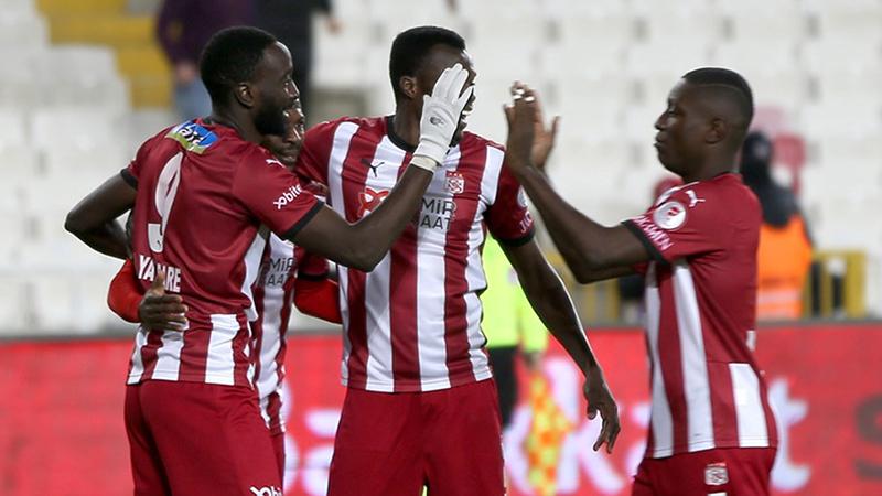 Sivasspor Türkiye Kupası'nda yarı final biletini tek golle aldı!