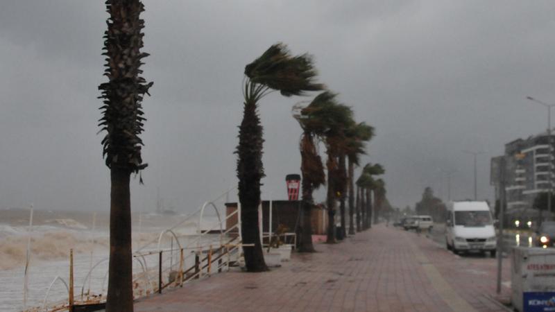 Meteoroloji'den kuvvetli yağış ve rüzgâr uyarısı! 