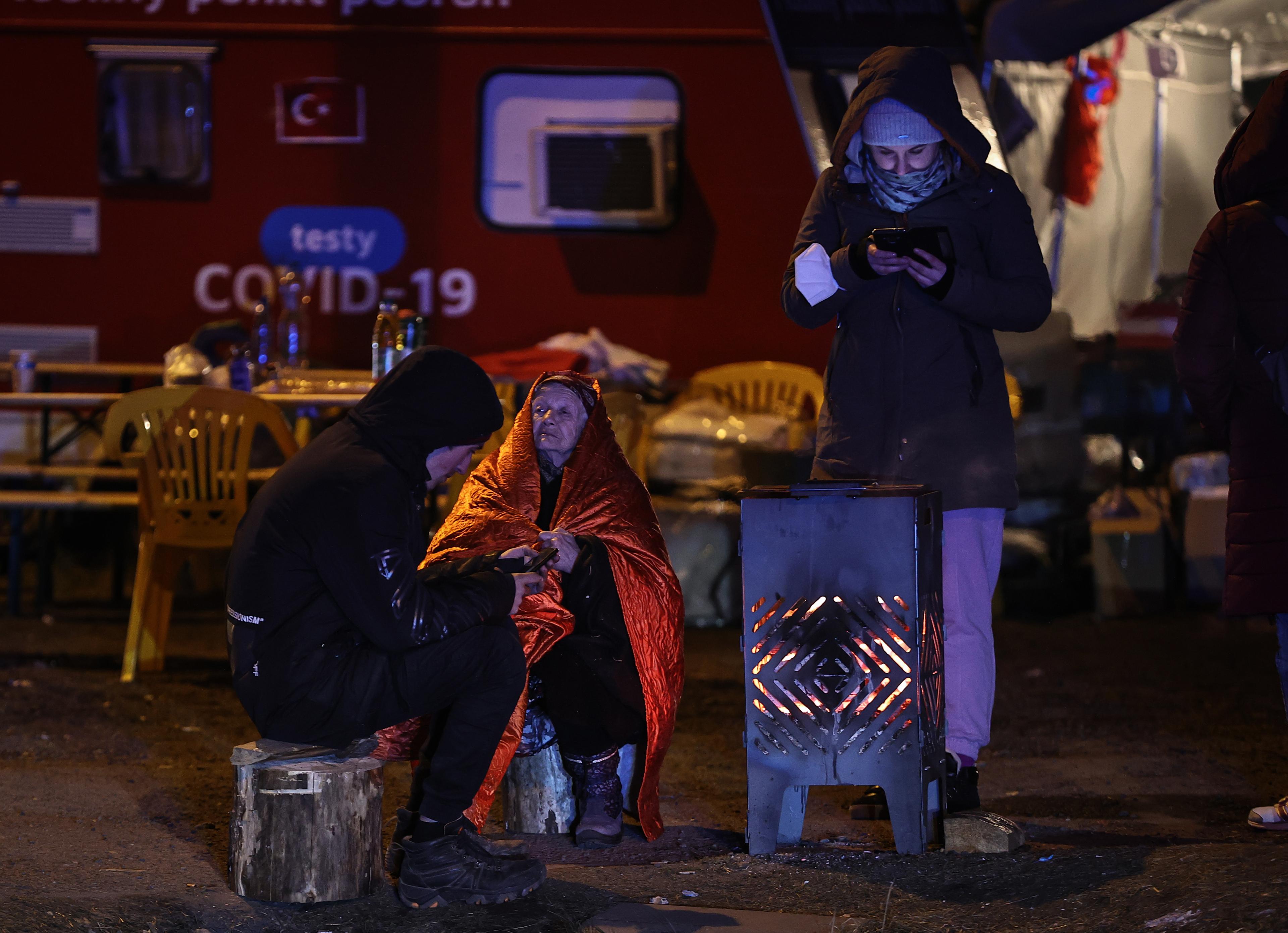 Ukraynalılar, Polonya'ya geçmek için Hrebenne Sınır Kapısı’nda yoğunluk oluşturdu