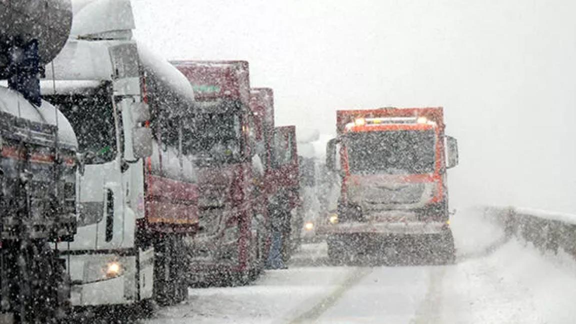 İstanbul’da beklenen kar nedeniyle TIR ve kamyonların kente girişine izin verilmeyecek