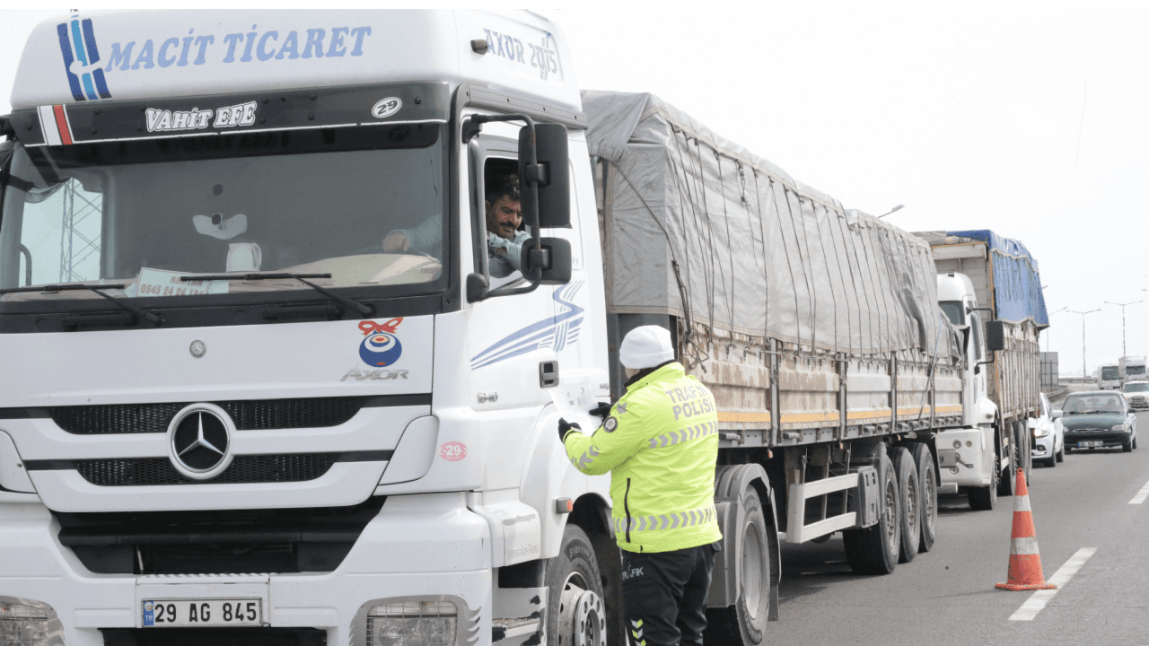 Bolu'dan İstanbul yönüne TIR ve kamyon geçişine izin verilmiyor