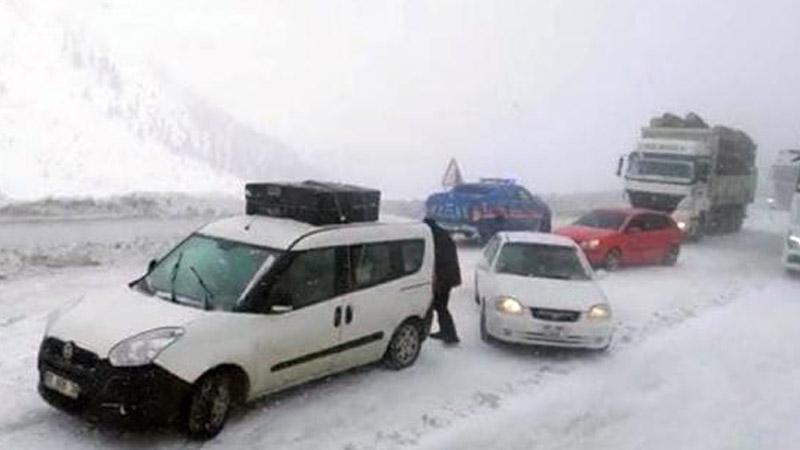 Kar nedeniyle kapanan Antalya-Konya kara yolu ulaşıma açıldı