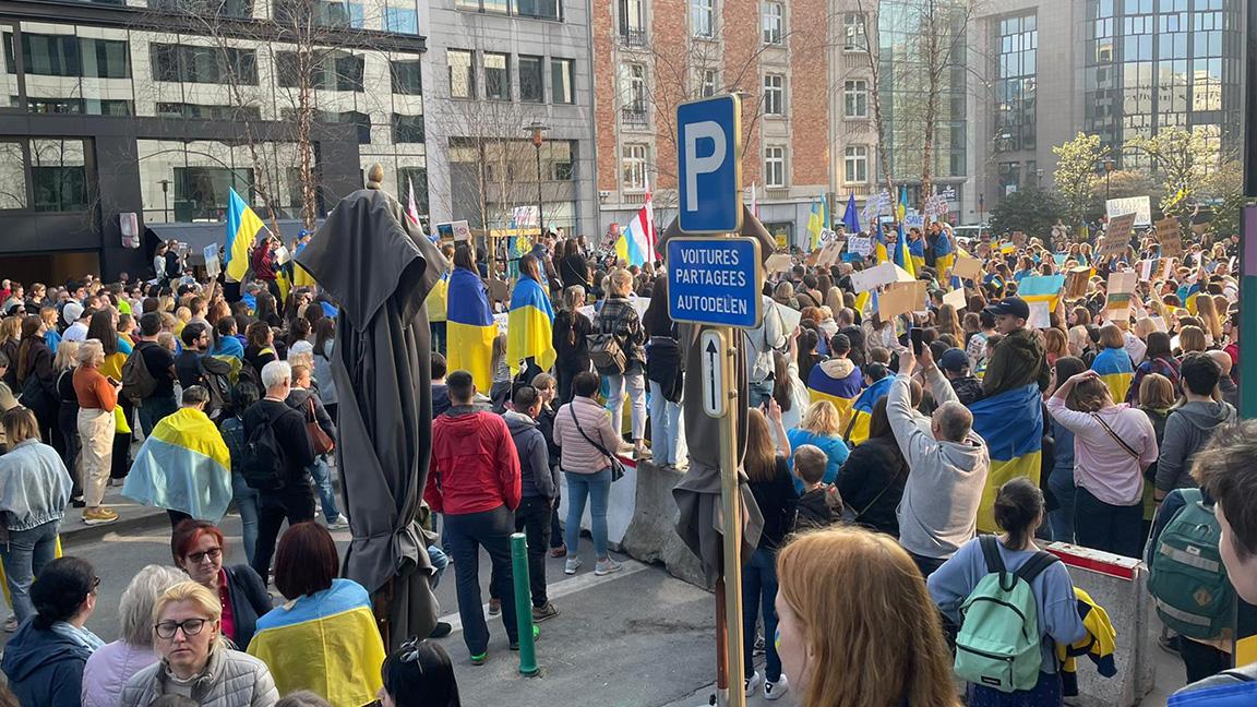 Dünya liderlerine ev sahipliği yapan Brüksel'de, Ukrayna'daki savaş protesto edildi