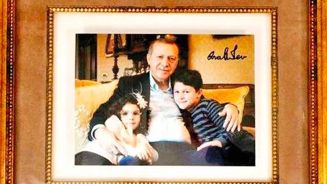 Erdoğan'ın torunlarıyla çektirdiği fotoğraf satışa çıktı