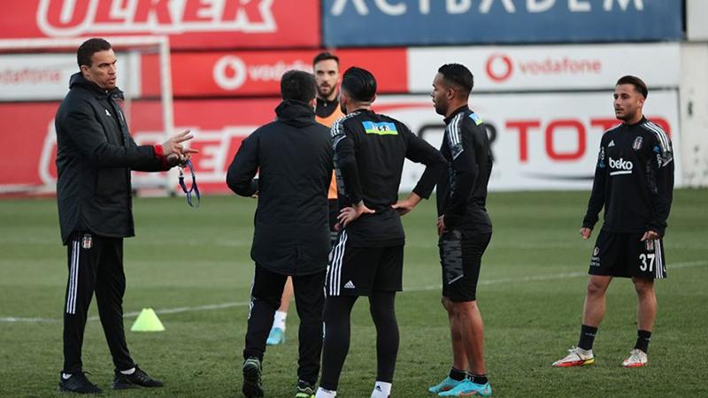 Valerien Ismael yönetiminde çalışan Beşiktaş'ın idmanında Önder Karaveli detayı