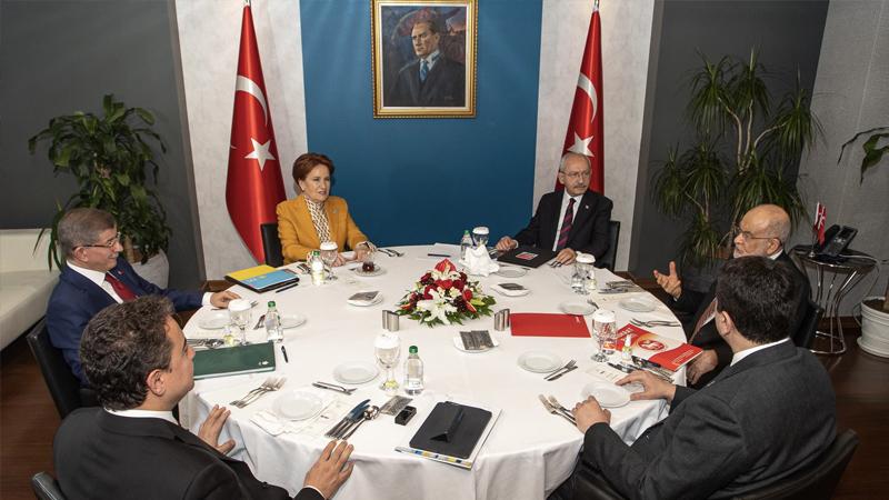 Fehmi Koru: Altı liderin buluştukları masada bir eksiklik vardı...