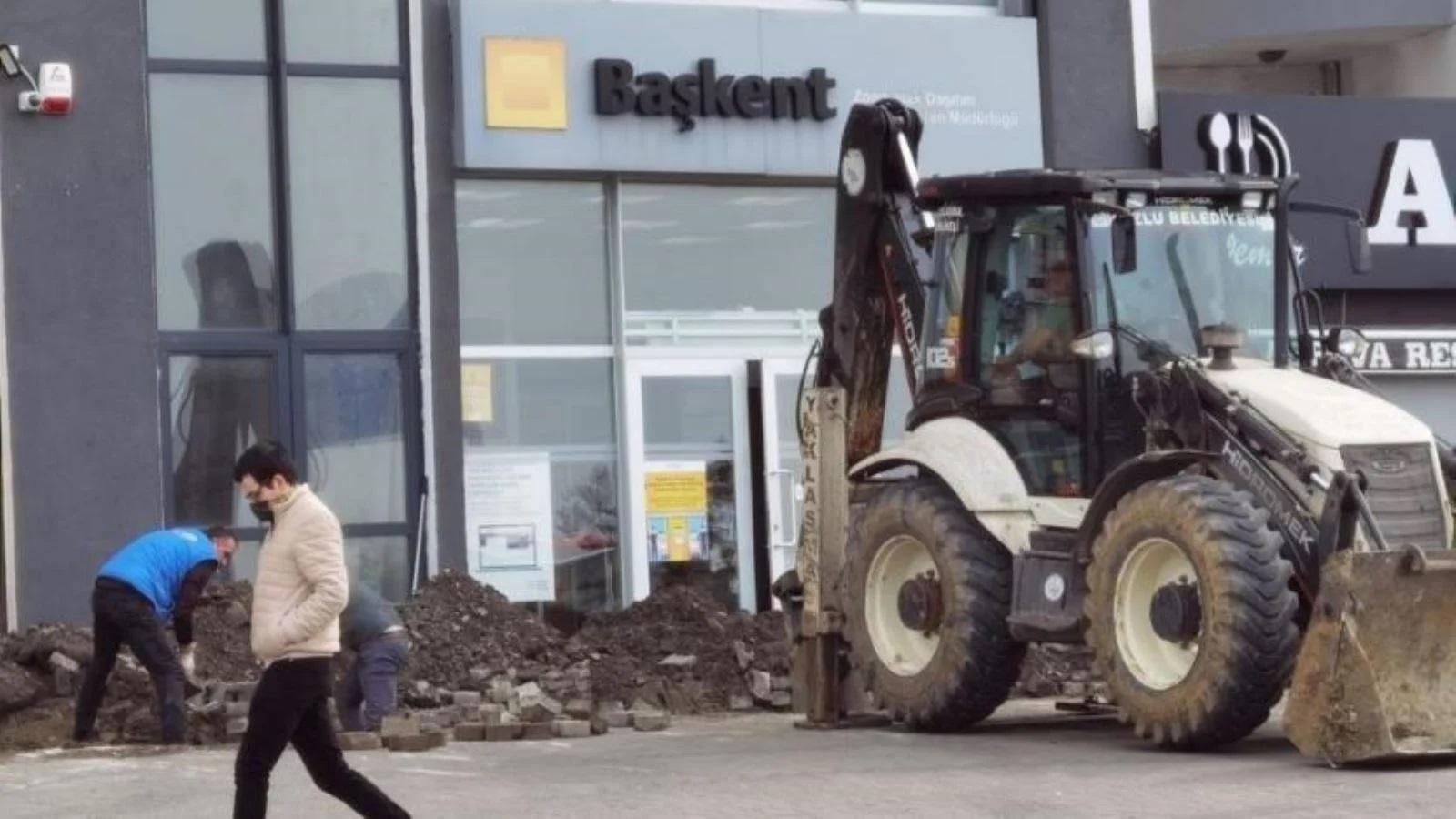 Elektriği kesilen AKP'li Kozlu Belediyesi, firma önünde kazı başlatıldı