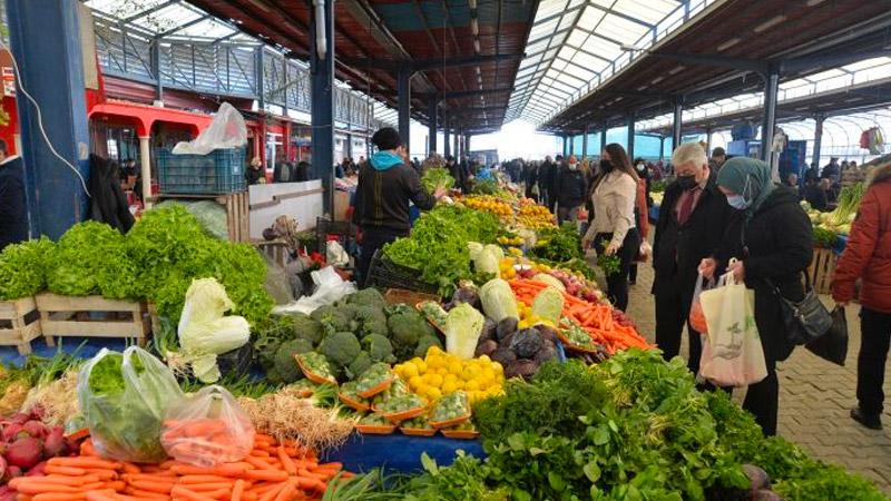 Yeni Akit yazarı Yakışıklı: Vatandaşın alım gücü geçen seneyle kıyaslandığında düştü, fahiş fiyatları halletmek gerekiyor