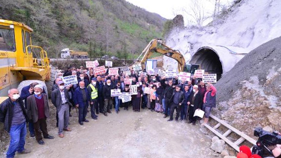 Trabzon'da 'HES'i protesto edenlerle jandarma arasında gerginlik 