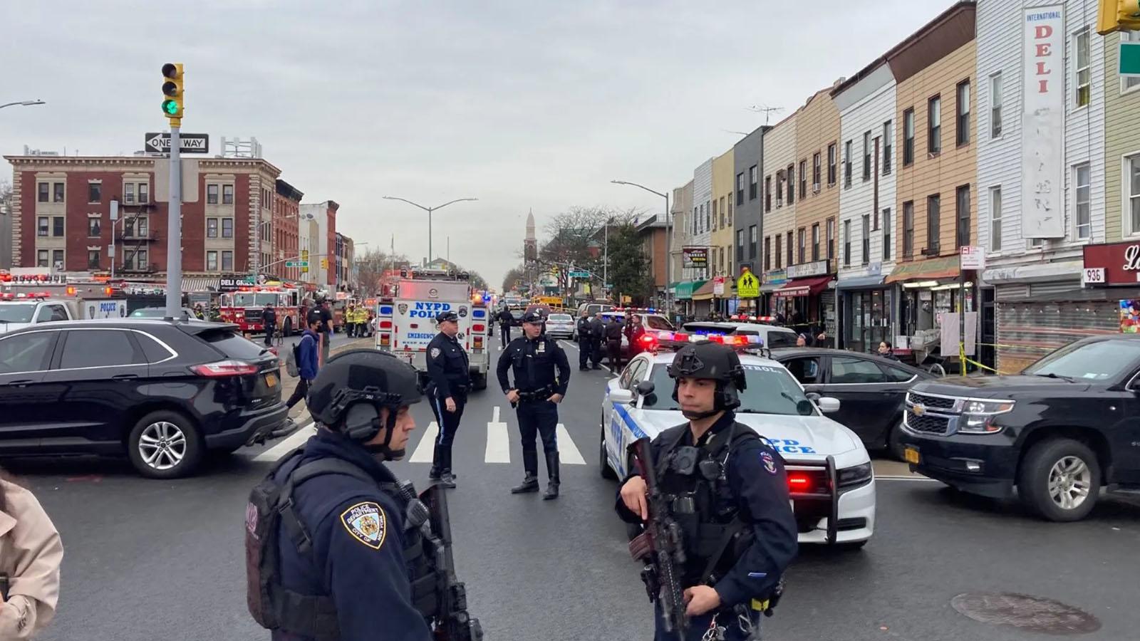 New York'ta metro istasyonuna silahlı saldırı: 13 kişi yaralandı 